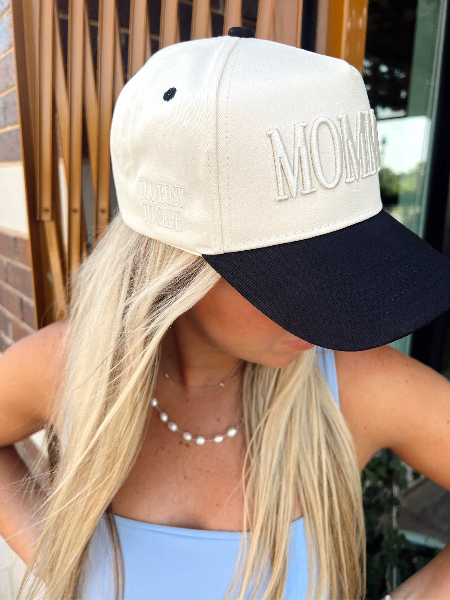 Mommin' - Black Vintage Trucker Hat